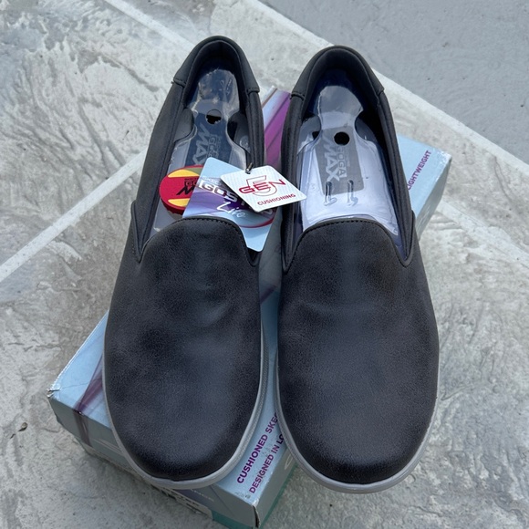 New Skechers Pro Go Step Lite Goga Max Gen 5 Lightweight Slip On Shoes 11M - Picture 1 of 12